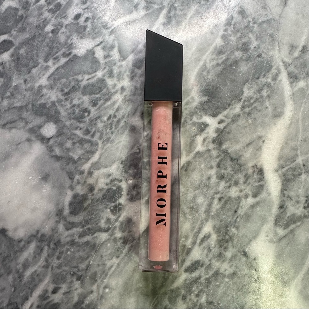 Morpheโ Lip Gloss Attention